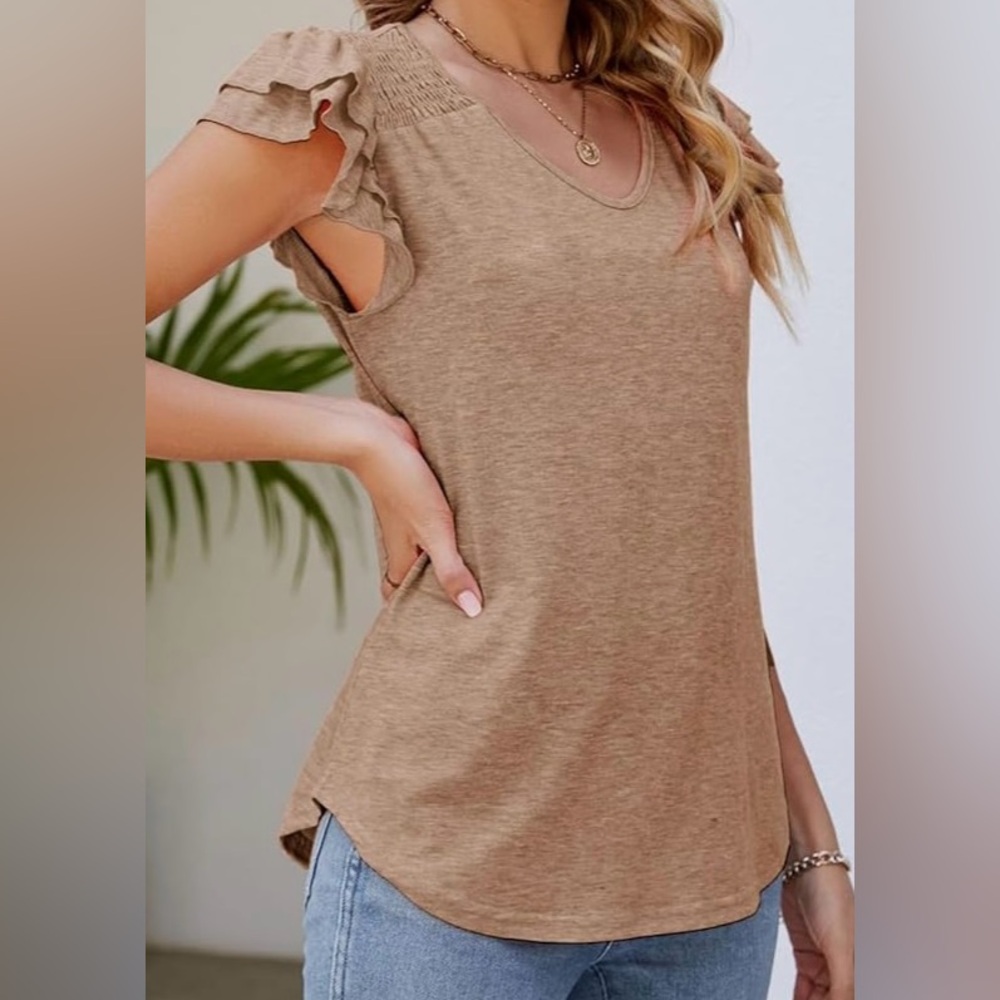 Cute sleveless shirt